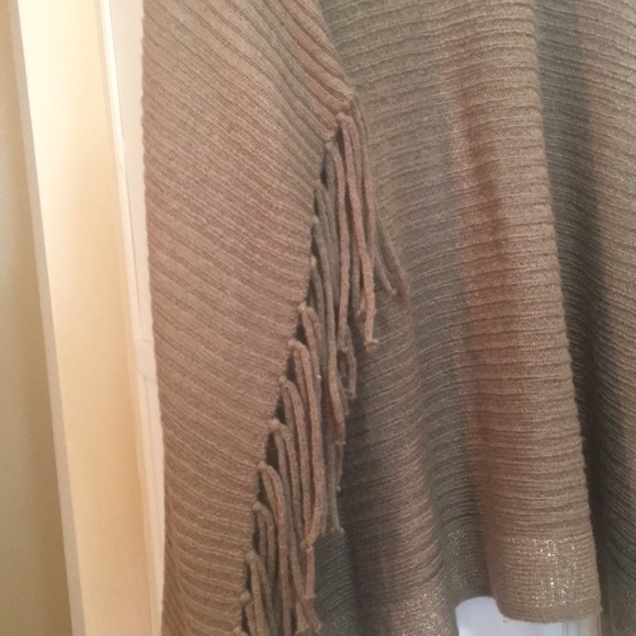 Beautiful Poncho by Multiples - Picture 4 of 7